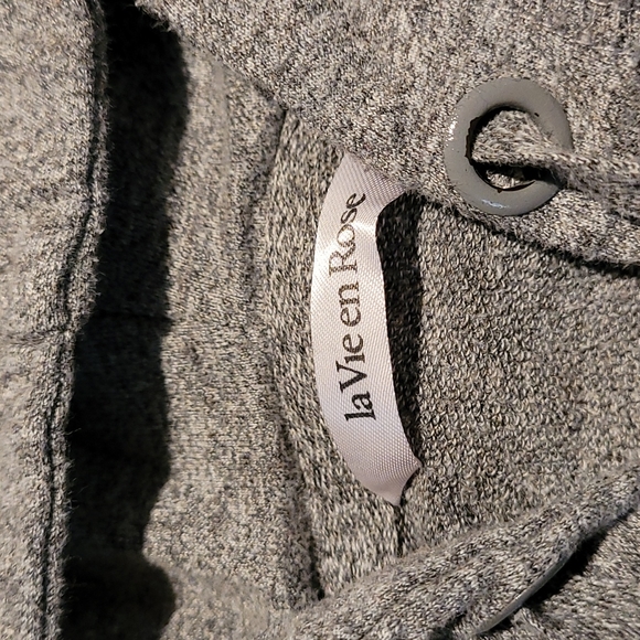 3/$20 La Vie en Rose hoodie - Picture 2 of 5